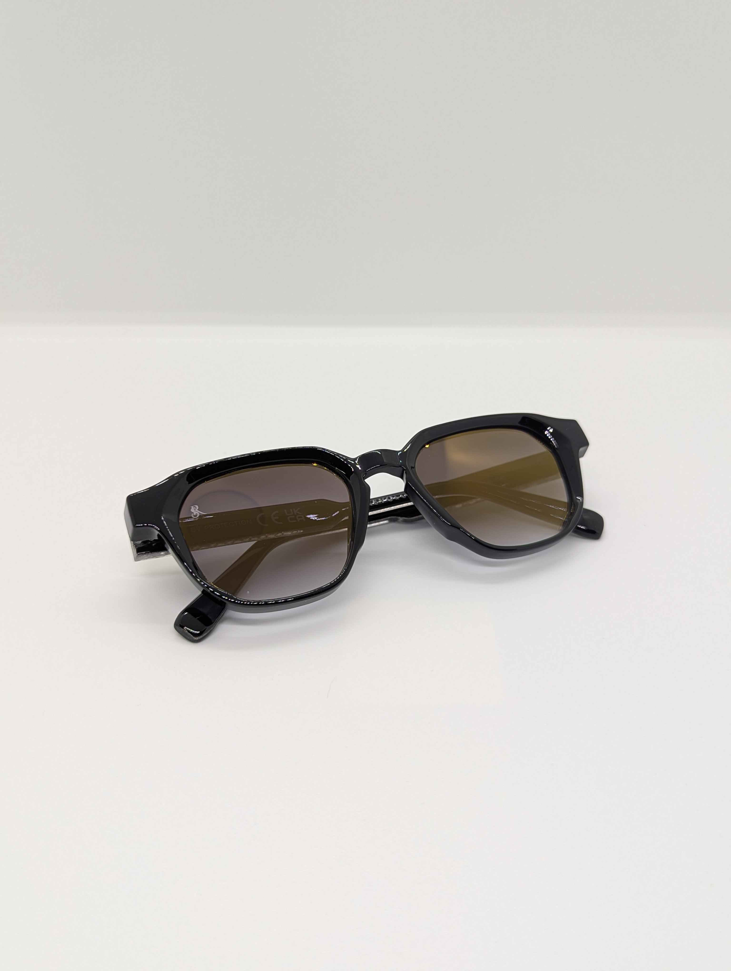 DREAM S Black / Golden Shade